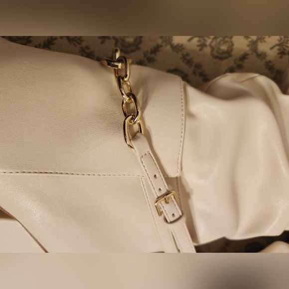 Ivory Zigi Soho Slouchy Knee High Boots w/ Gold Chanel Style Chain Buckle MINT! - Picture 7 of 10